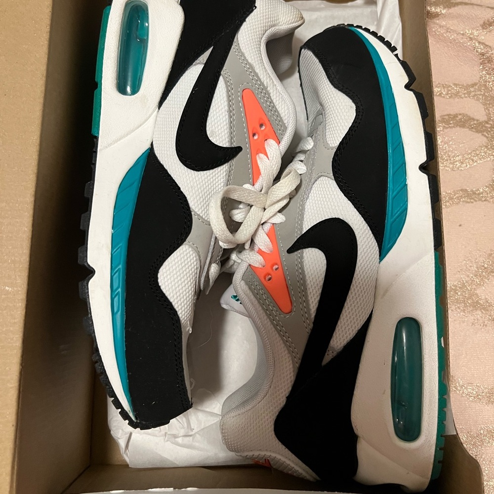 Nike air max tennis shoes. Only been wore once. Size 8.5